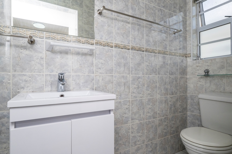 2 Bedroom Property for Sale in Vierlanden Western Cape